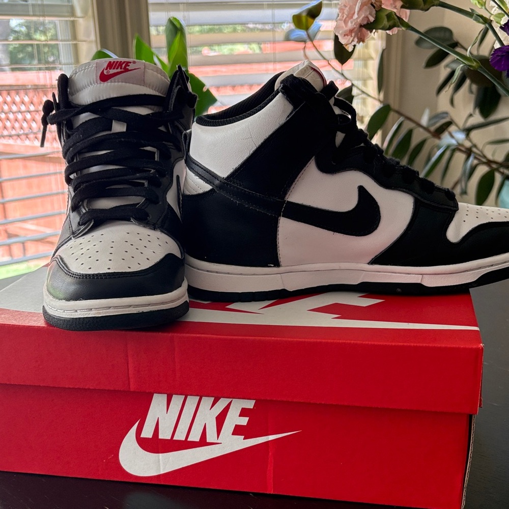 Nike Black and White Athletic Shoes